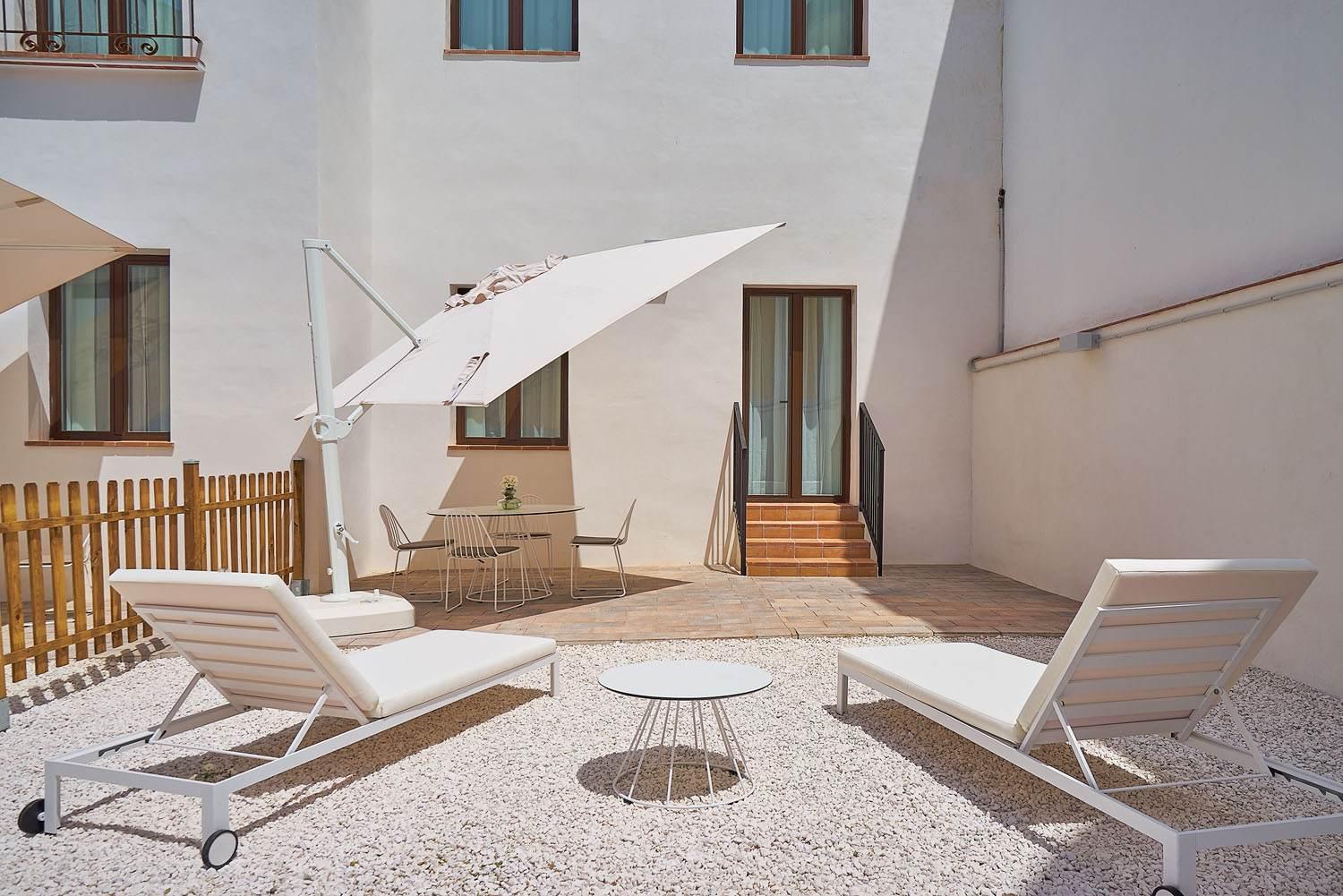 One-Bedroom Apartment Courtyard,1284112255:JPEG