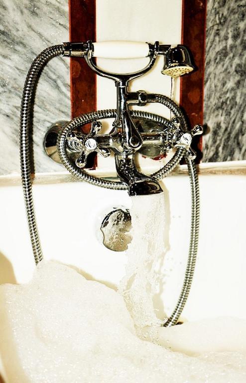 Classic Doppel- oder Zweibettzimmer mit Whirlpool-Badewanne
